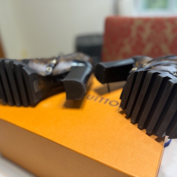 Louis Vuitton Patent Calfskin Monogram Star Trail Ankle Boots Size 37.5 Black - Picture 10 of 16